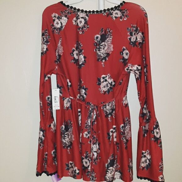 NO BOUNDARIES RED FLORAL BOHO BELL SLEEVE VNECK BLOUSE JR L - Picture 5 of 5
